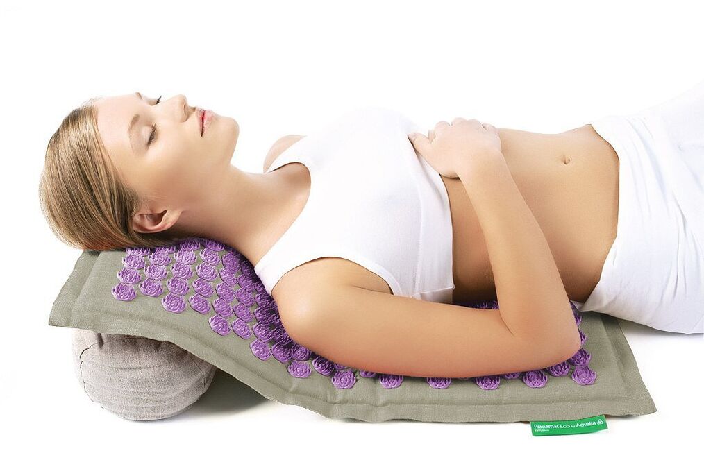 O aplicador de agulla axuda a combater a osteocondrose da columna cervical